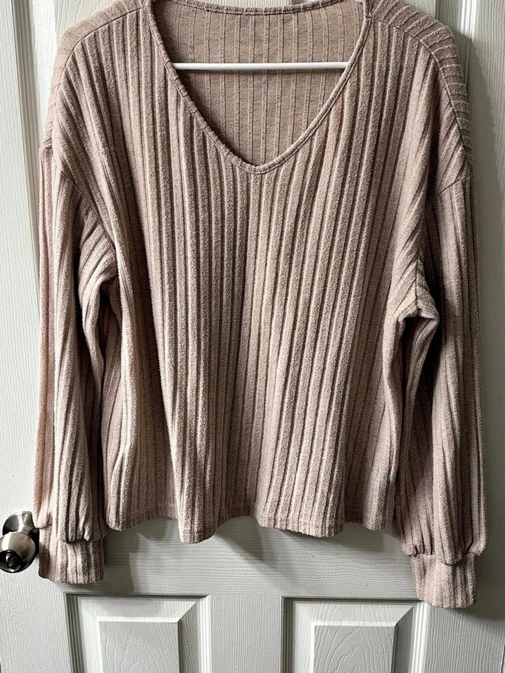 Ribbed V-Neck Sweater in Pink Like New